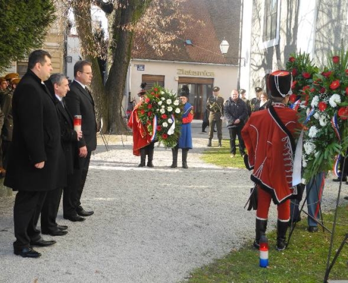 vijenci u spomen na Pume