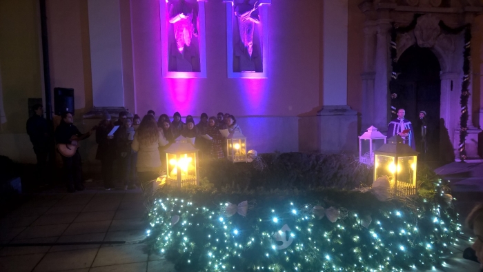 upaljena treća adventska svijeća upaljena treća adventska svijeća