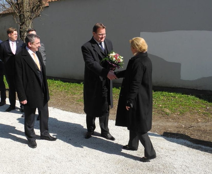 Gradonačelnik Goran Habuš dočekuje Predsjednicu RH Kolindu Grabar Kitarović Gradonačelnik Goran Habuš dočekuje Predsjednicu RH Kolindu Grabar Kitarović