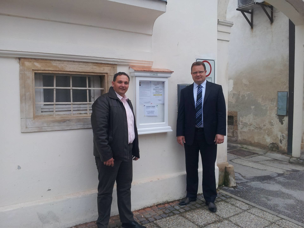 oglasni ormarić u 1. mjesnom odboru "Centar" Varaždin oglasni ormarić u 1. mjesnom odboru "Centar" Varaždin
